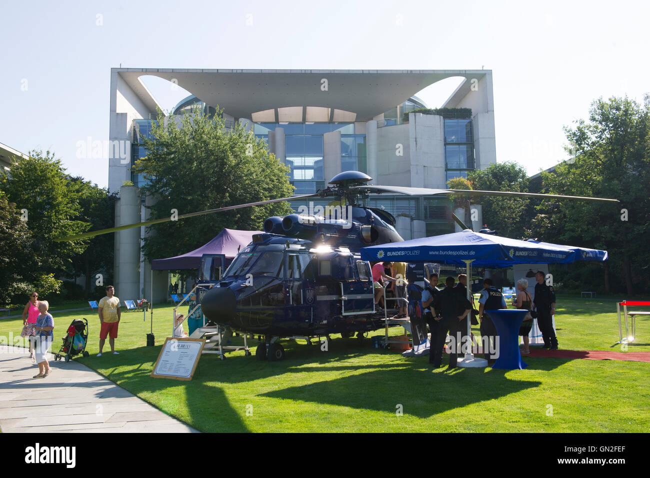 Berlin, Germany. 27th Aug, 2016. The service helicopter of Chancellor Merkel (CDU) stands at the federal chancellery during the open day of the German government in Berlin, Germany, 27 August 2016. Photo: Paul Zinken/dpa/Alamy Live News Stock Photo