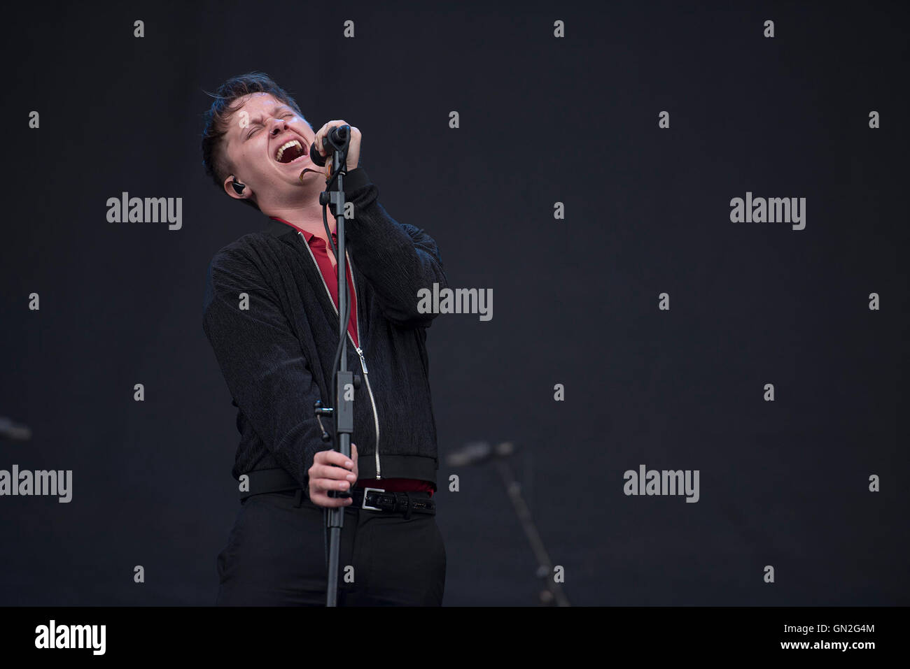 Leeds, UK. 27th August 2016. Conor Mason, Joe Langridge-Brown, Dom Craik, Philip Blake and James Price of Nothing But Thieves perform on the main stage at Leeds Festival 2016, 27/08/2016 Credit:  Gary Mather/Alamy Live News Stock Photo