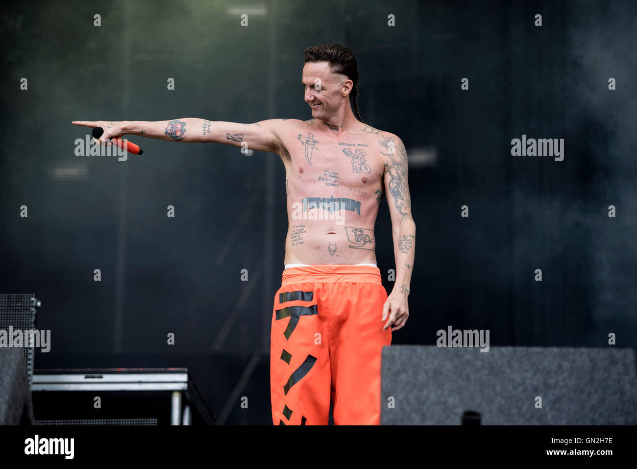 Leeds, UK. 27th August 2016. Yolandi Visser and Watkin Tudor Jones of Die Antwoord perform on the main stage at Leeds Festival 2016, 27/08/2016 Credit:  Gary Mather/Alamy Live News Stock Photo