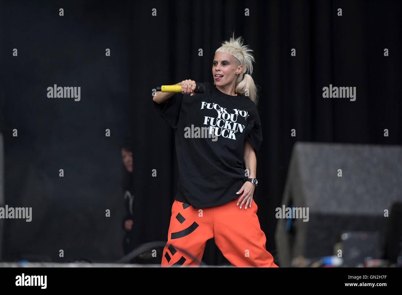 Leeds, UK. 27th August 2016. Yolandi Visser and Watkin Tudor Jones of Die Antwoord perform on the main stage at Leeds Festival 2016, 27/08/2016 Credit:  Gary Mather/Alamy Live News Stock Photo