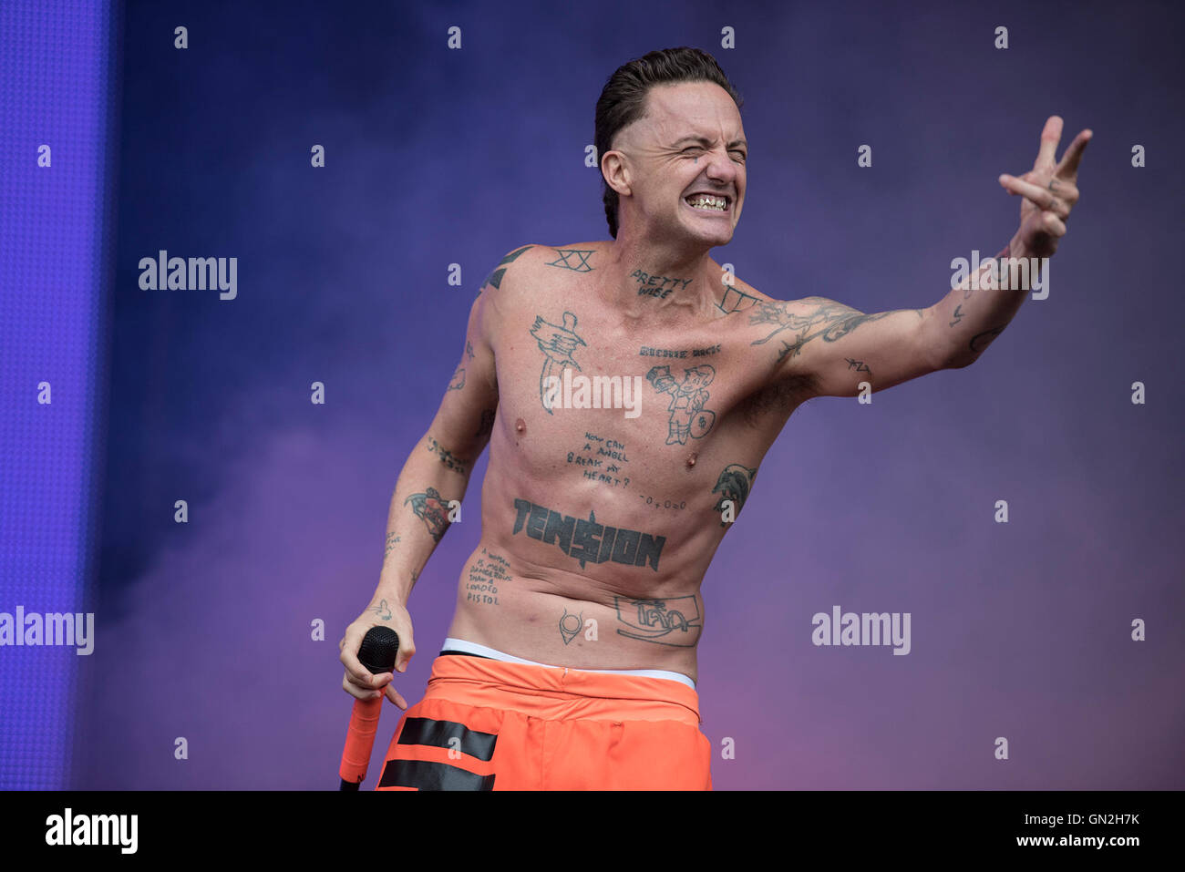 Leeds, UK. 27th August 2016. Yolandi Visser and Watkin Tudor Jones of Die Antwoord perform on the main stage at Leeds Festival 2016, 27/08/2016 Credit:  Gary Mather/Alamy Live News Stock Photo
