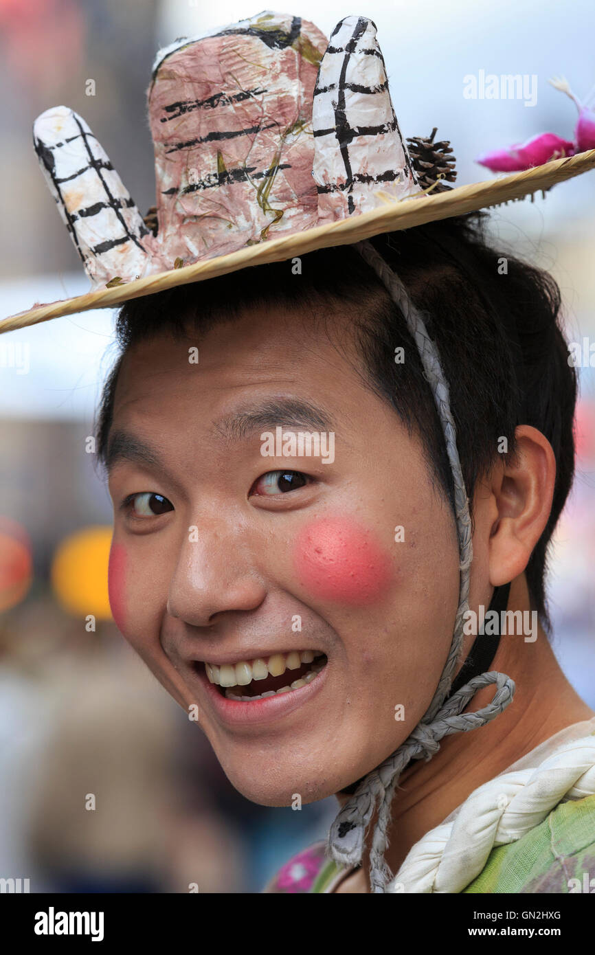 On the final weekend of the Edinburgh Fringe and Festival, the street performers entertain the visitors, tourists and locals with excerpts from their shows. Photograph of  DONGIN LEE performing in a play called Tiger in Blossom about a Korean Tiger that speaks to chiildren Stock Photo