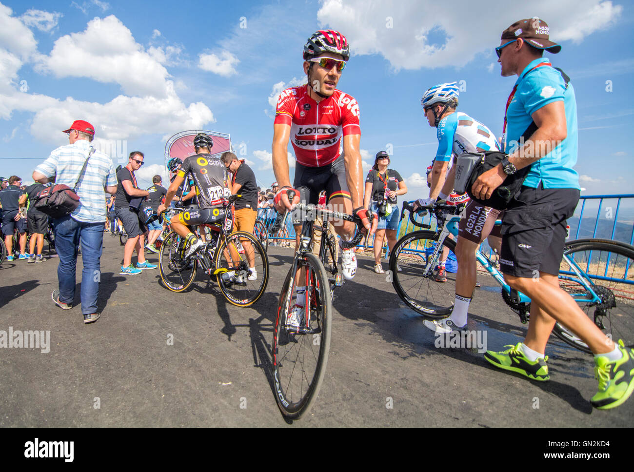 La Camperona, Spain. 27th August, 2016. Adam Hansen (Lotto Soudal) finishes the 8th stage of cycling race ‘La Vuelta a España’ (Tour of Spain) between Villalpando and Climb of La Camperona on August 27, 2016 in Leon, Spain. Credit: David Gato/Alamy Live News Stock Photo