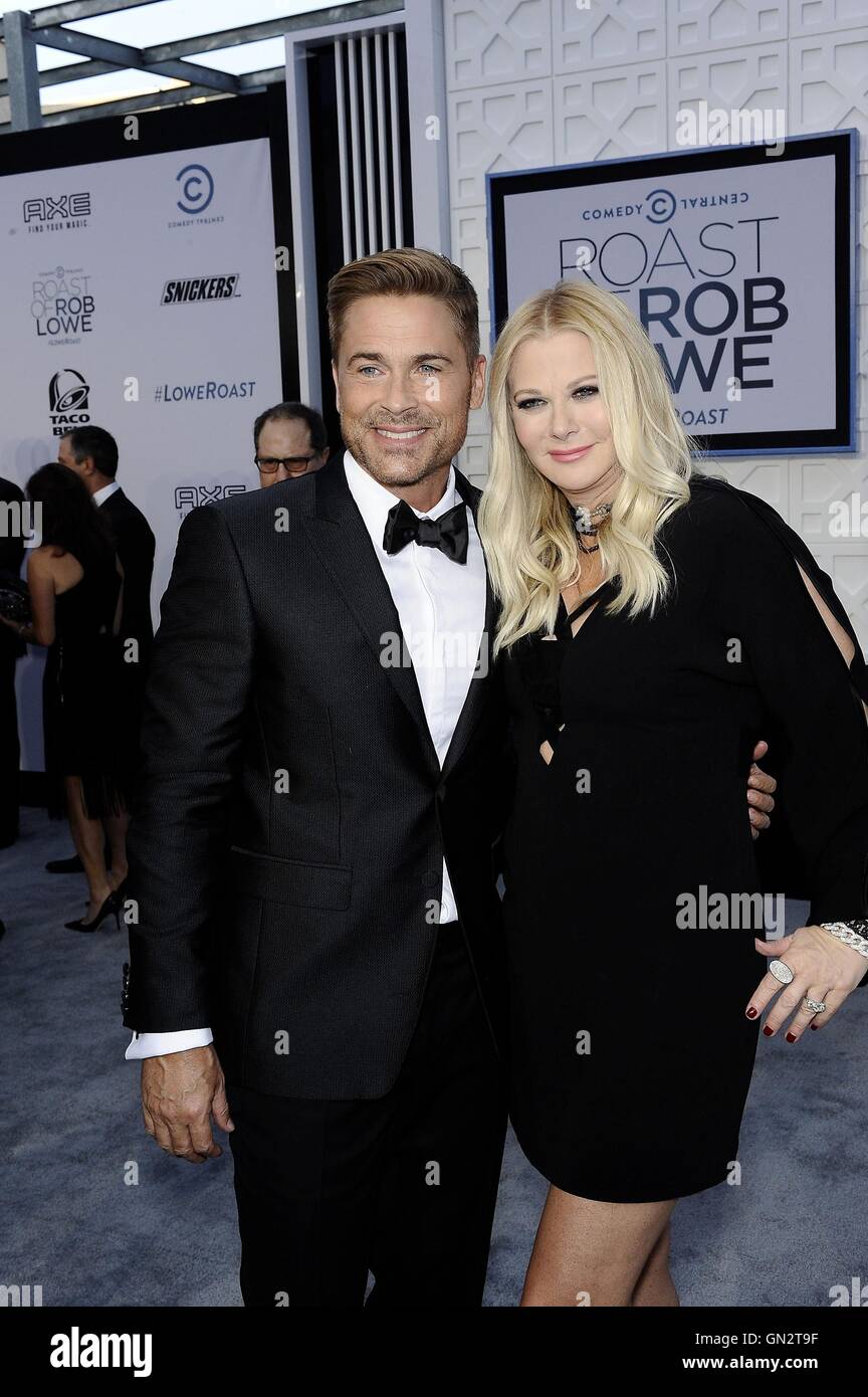 Los Angeles, CA, USA. 27th Aug, 2016. Rob Lowe, Sheryl Berkoff at arrivals for Comedy Central Roast of Rob Lowe, Sony Studios, Los Angeles, CA August 27, 2016. Credit:  Michael Germana/Everett Collection/Alamy Live News Stock Photo