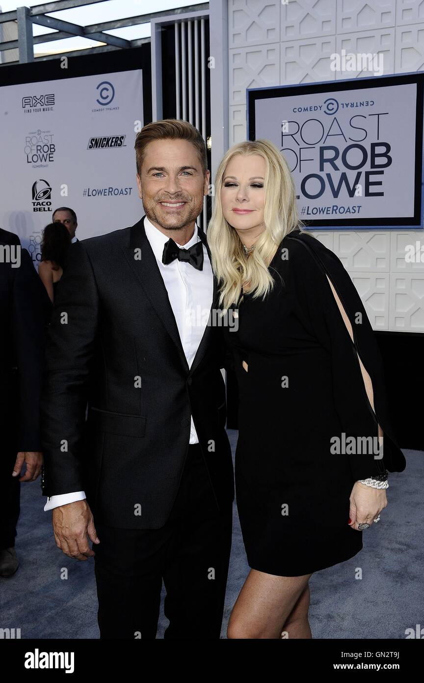 Los Angeles, CA, USA. 27th Aug, 2016. Rob Lowe, Sheryl Berkoff at arrivals for Comedy Central Roast of Rob Lowe, Sony Studios, Los Angeles, CA August 27, 2016. Credit:  Michael Germana/Everett Collection/Alamy Live News Stock Photo