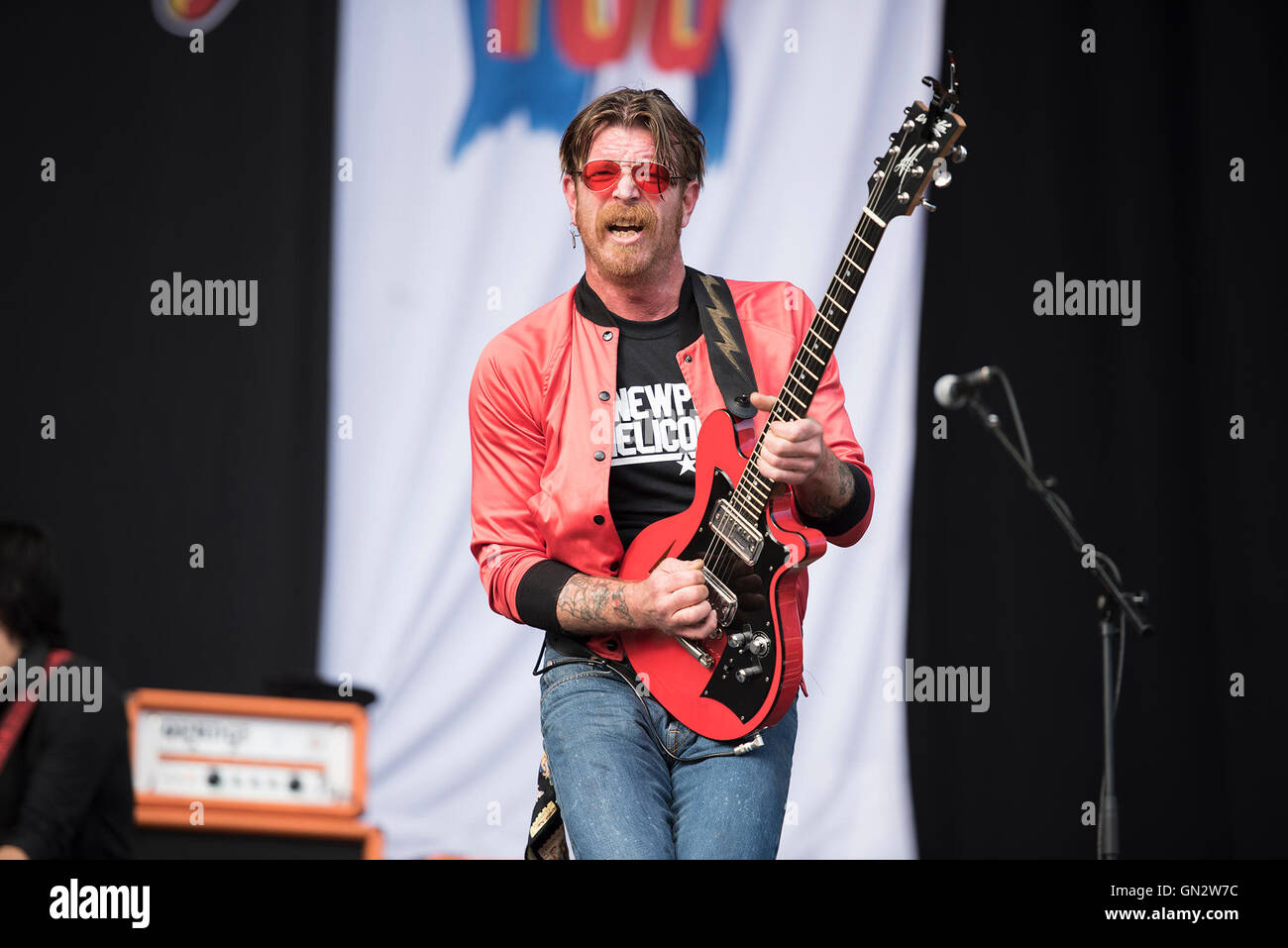 Leeds, UK. 28th August 2016. Jesse Hughes and Dave Catching of Eagles Of Death Metal perform on the main stage at Leeds Festival 2016, 28/08/2016 Credit:  Gary Mather/Alamy Live News Stock Photo