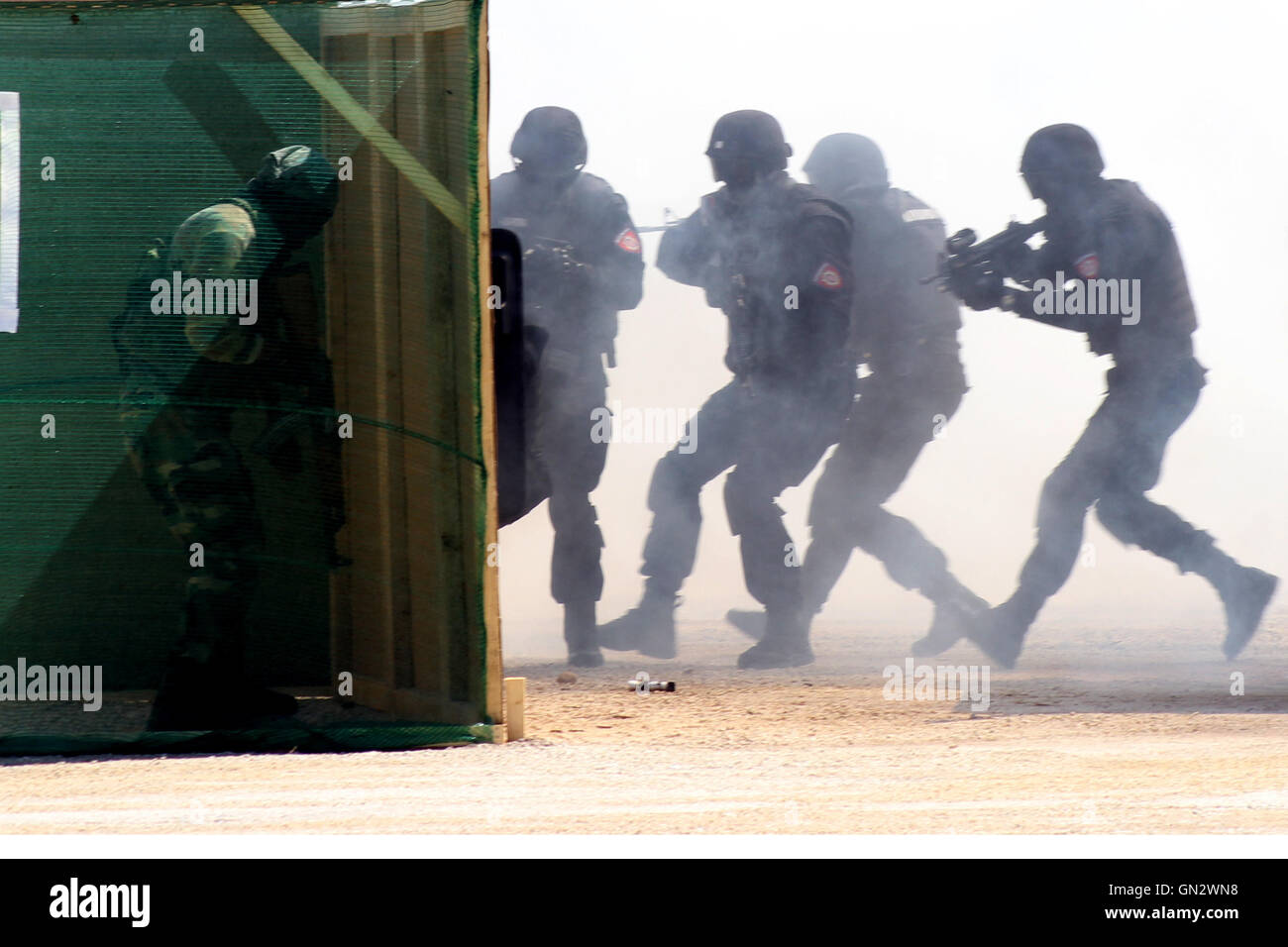 (160828) -- LOZNICA, (Serbia), Aug. 28, 2016 (Xinhua) --Special police units take part in a joint anti-terrorist exercise of Serbia and BiH's Republika Srpska (entity of Bosnia and Herzegovina) near city of Loznica, Serbia on Aug.28, 2016. (Xinhua/Nemanja Cabric) Stock Photo