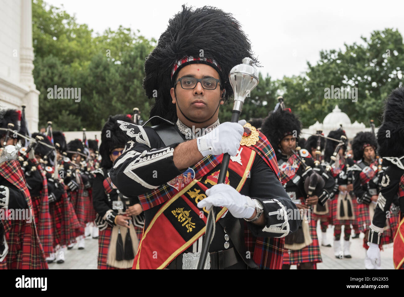 London, UK. 28 August 2016. The Shree Muktajeevan Swamibapa Pipe Band