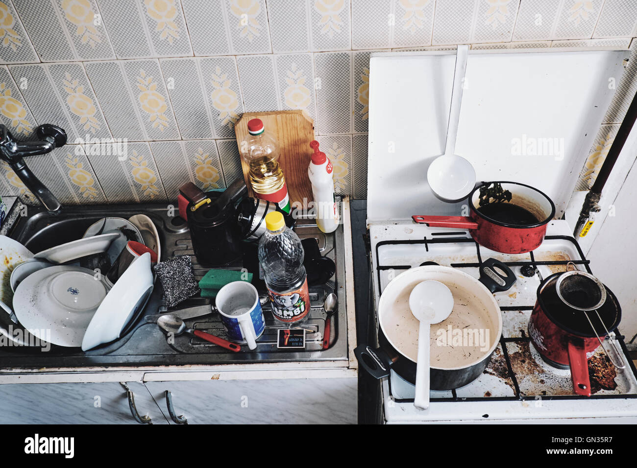 Dirty kitchen hi-res stock photography and images - Alamy