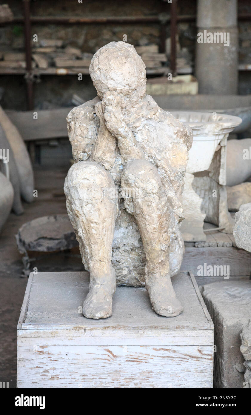 Plaster cast of a Roman who was buried in ash from the eruption of Vesuvius, Pompeii, Italy Stock Photo