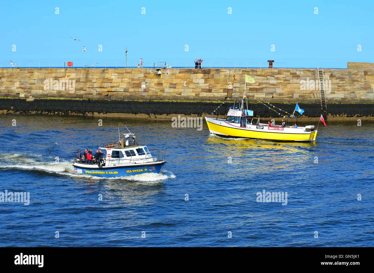 Boat entering Whitby harbour North Yorkshire England UK Stock Photo - Alamy