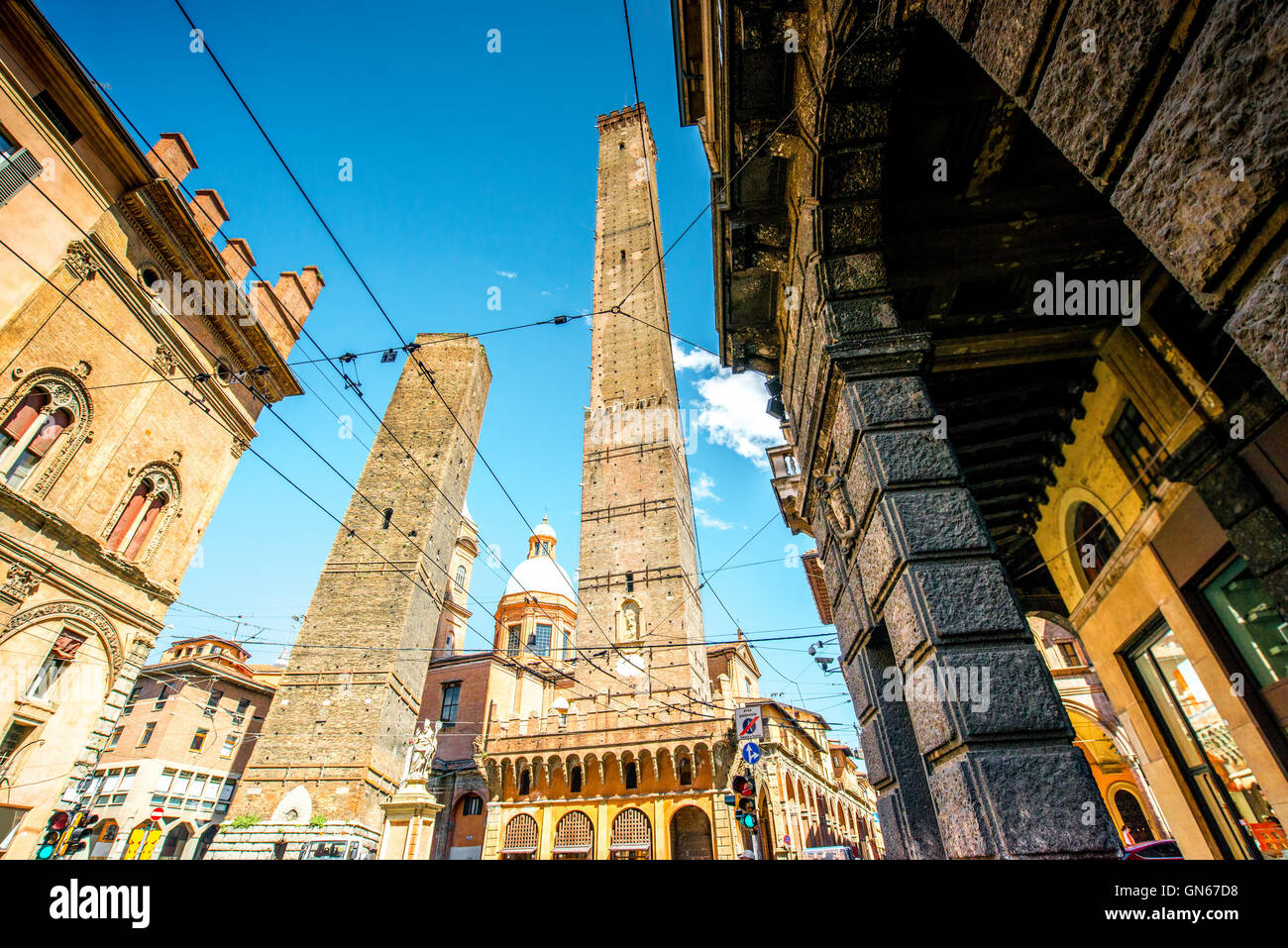Torre Della Asinelli High Resolution Stock Photography and Images - Alamy