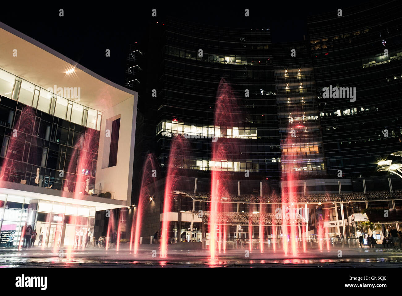Modern plaza hi-res stock photography and images - Alamy