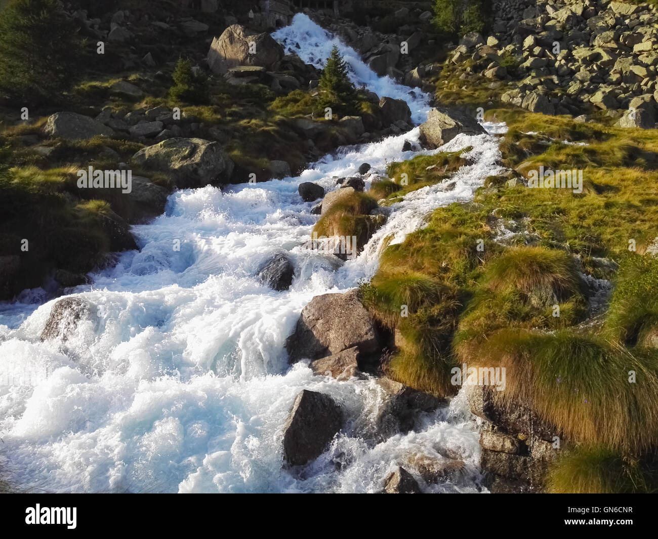 Top view beautiful lake flowing hi-res stock photography and images - Alamy