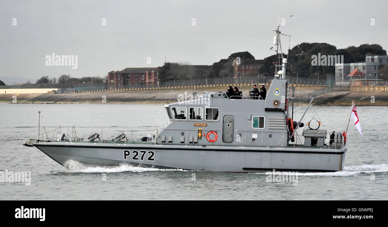 AJAXNETPHOTO. 6TH MARCH, 2015. PORTSMOUTH, ENGLAND. TRAINING SHIP  - PATROL BOAT HMS SMITER OUTWARD BOUND.   PHOTO:TONY HOLLAND/AJAX  REF:DTH150603 3694 Stock Photo