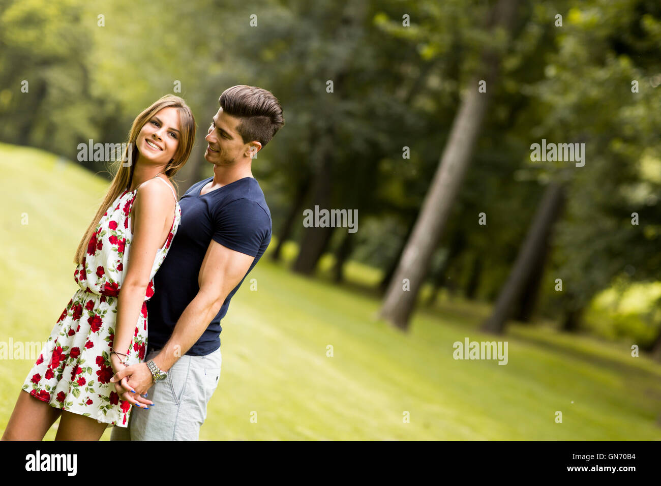 Young couple in love holding hands hi-res stock photography and images ...
