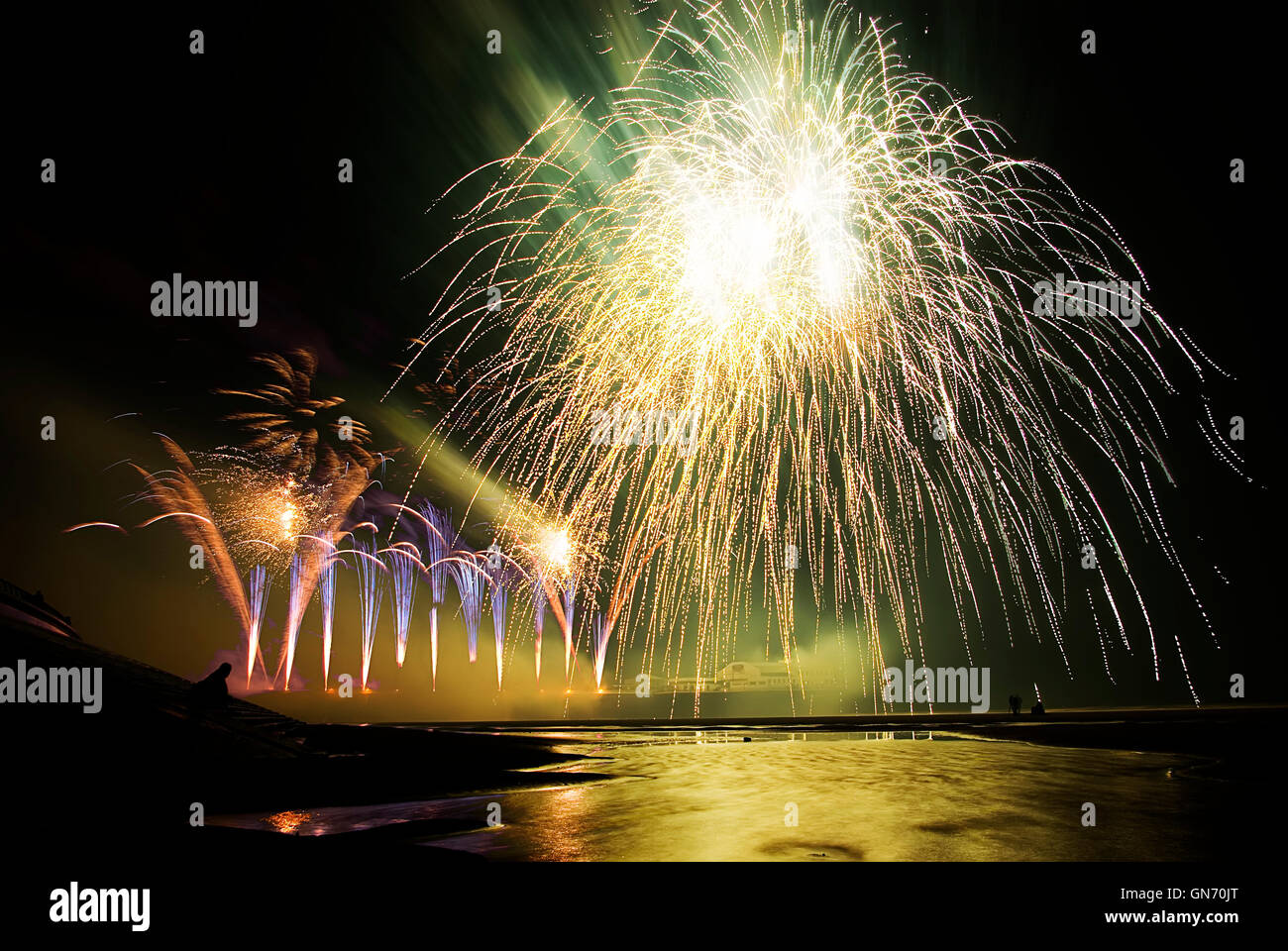 Seaside fireworks hires stock photography and images Alamy