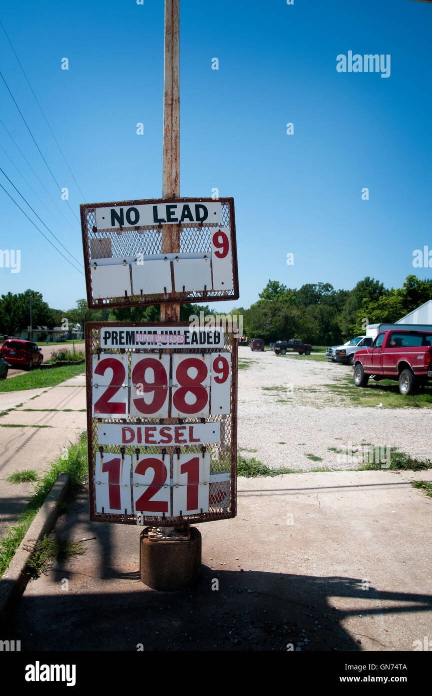 Abandoned filling station hires stock photography and images Alamy