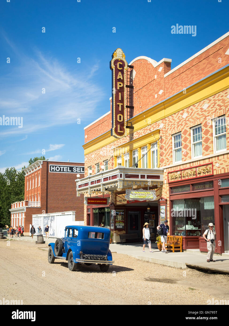 A vintage car in front of the Capitol Theatre on 1920 Street at Fort