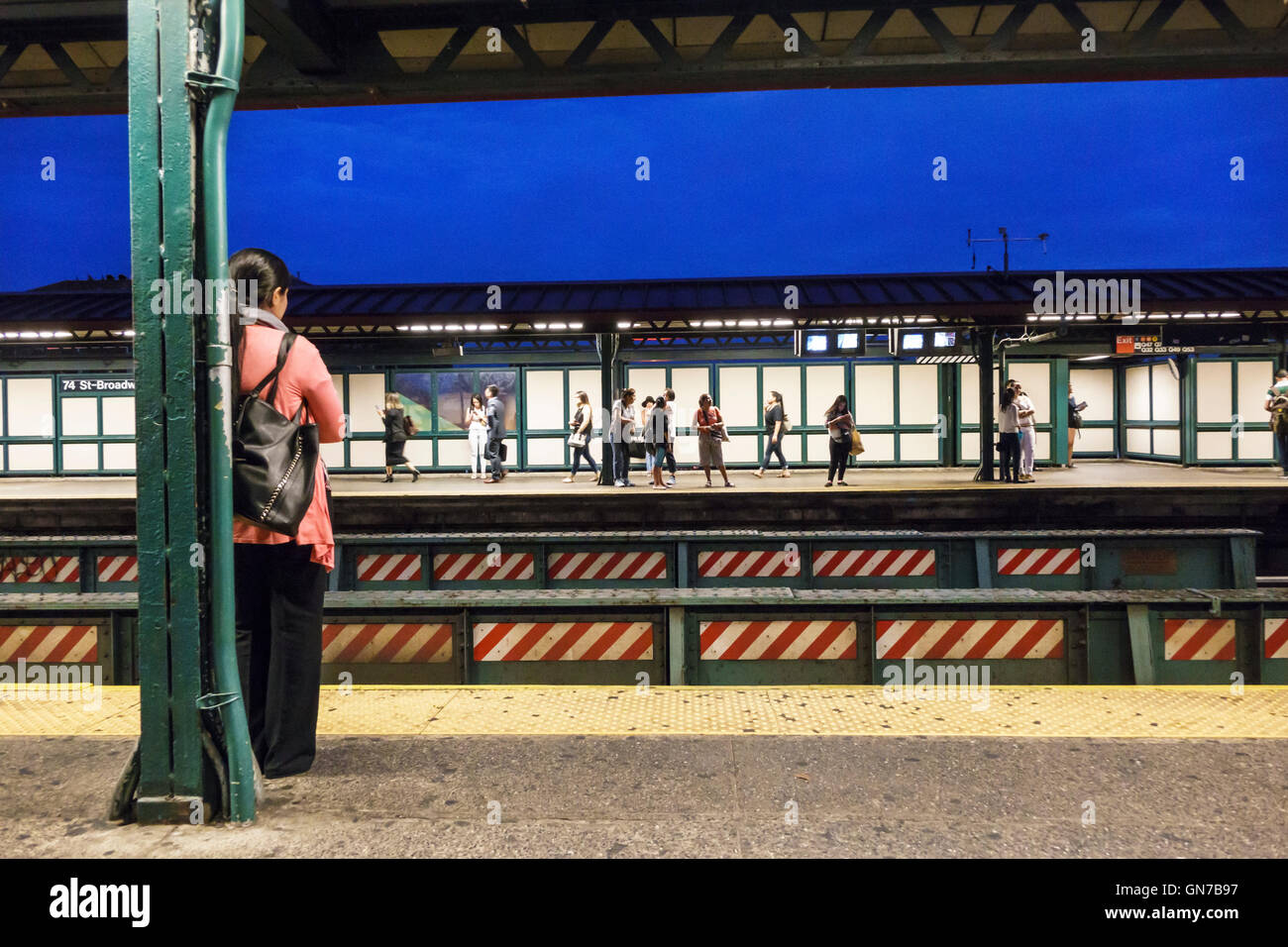 New York City,NY NYC,Queens,Jackson Heights,Roosevelt Avenue,74th
