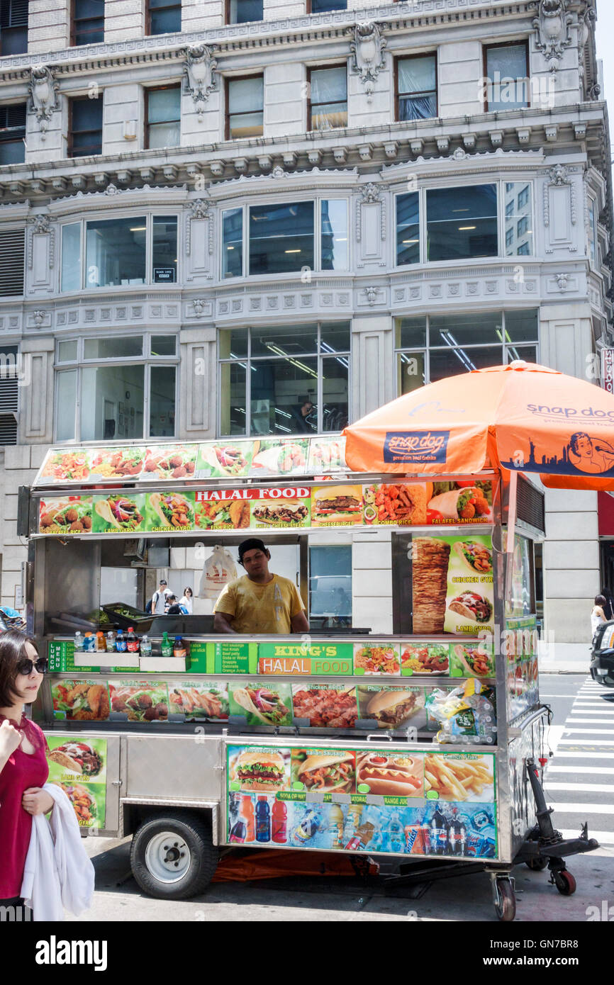 New York City,NY NYC,Manhattan,Midtown,Fifth Avenue,street food,stall,stalls,booth,booths,vendor vendors seller sell selling,stall stalls booth dealer Stock Photo