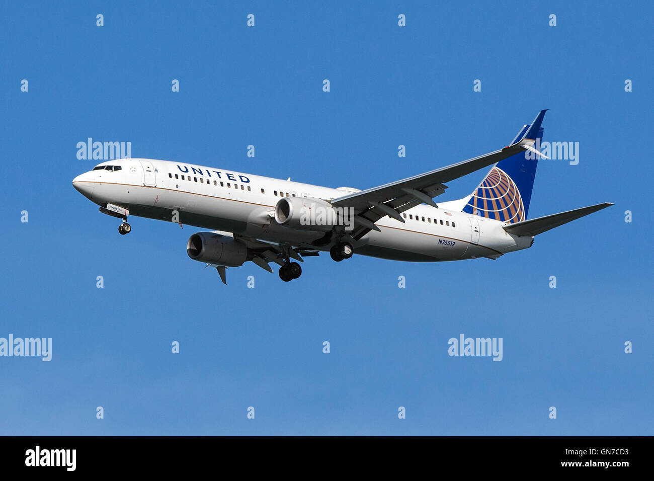 United Airlines Boeing 737-824 (registration N76519) approaches San Francisco International Airport (SFO) over San Mateo, California, United States of America Stock Photo