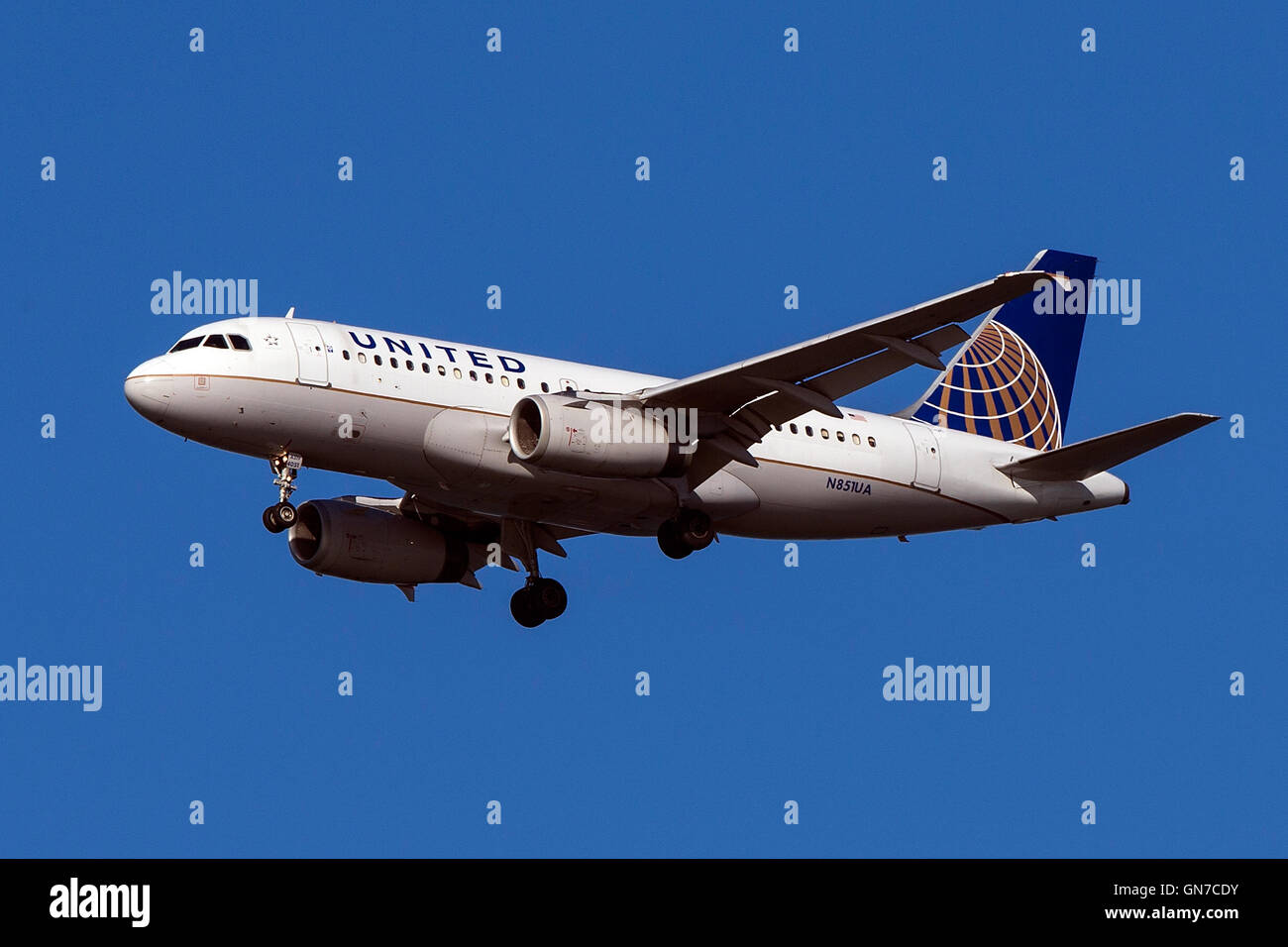 United Airlines Airbus A319-131 (registration N851UA) approaches San Francisco International Airport (SFO) over San Mateo, California, United States of America Stock Photo