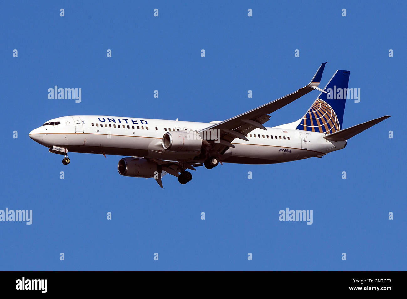 United Airlines Boeing 737-824 (registration N76514) approaches San Francisco International Airport (SFO) over San Mateo, California, United States of America Stock Photo
