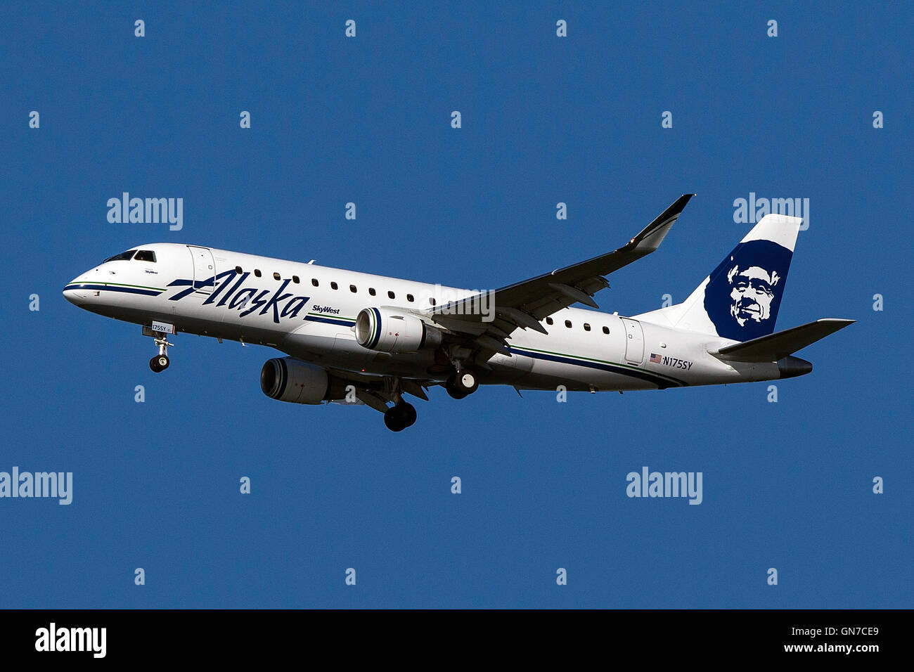 Alaska Airlines Skywest Embraer ERJ170-200LR (registration N175SY) approaches San Francisco International Airport (SFO) over San Mateo, California, United States of America Stock Photo