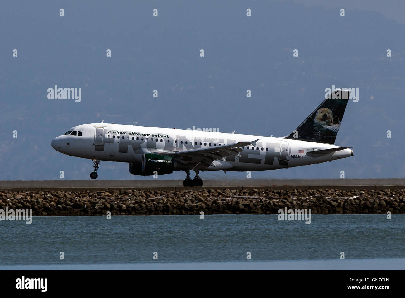 Frontier Airlines Airbus A319-111 (N935FR) lands at San Francisco International Airport (SFO), Millbrae, California, United States of America Stock Photo