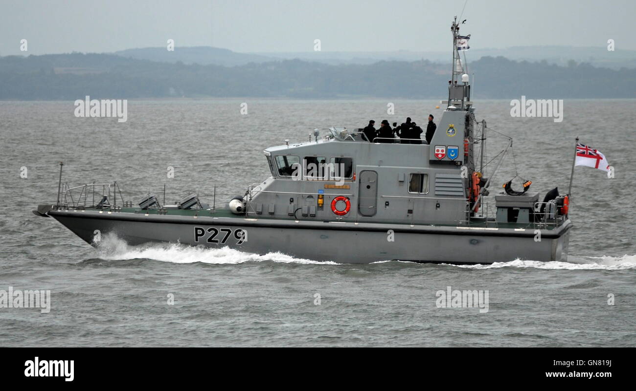 AJAXNETPHOTO. 8TH OCTOBER, 2014. PORTSMOUTH, ENGLAND. - TRAINING SHIP  - P2000 CLASS HMS BLAZER HEADS OUT INTO A GREY SOLENT.   PHOTO:TONY HOLLAND/AJAX  REF:DTH140810 1165 Stock Photo