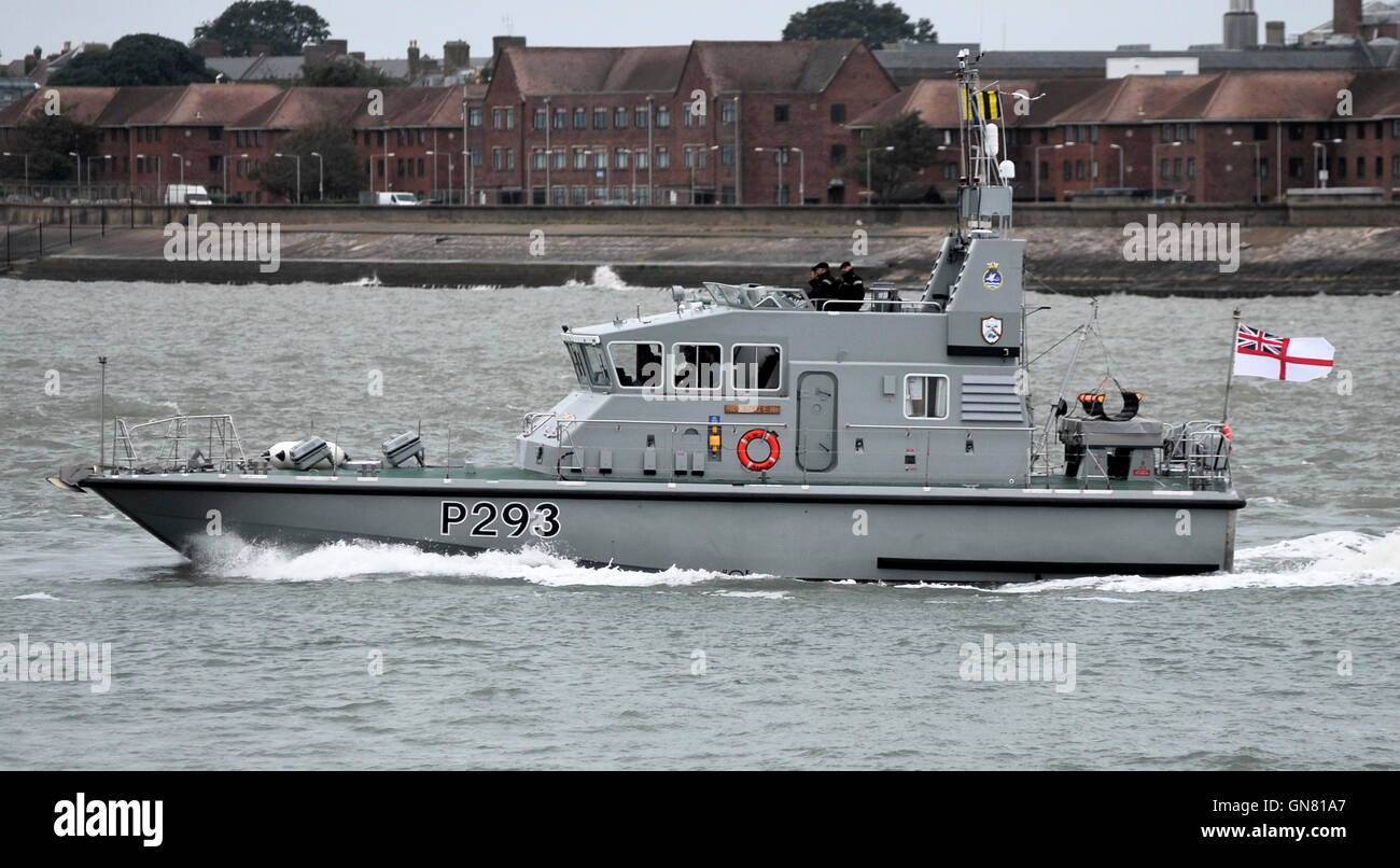 AJAXNETPHOTO. 8TH OCTOBER, 2014. PORTSMOUTH, ENGLAND. TRAINING SHIP  - HMS RANGER HEADS OUT INTO A GREY SOLENT.  PHOTO:TONY HOLLAND/AJAX  REF:DTH140810 1156 Stock Photo