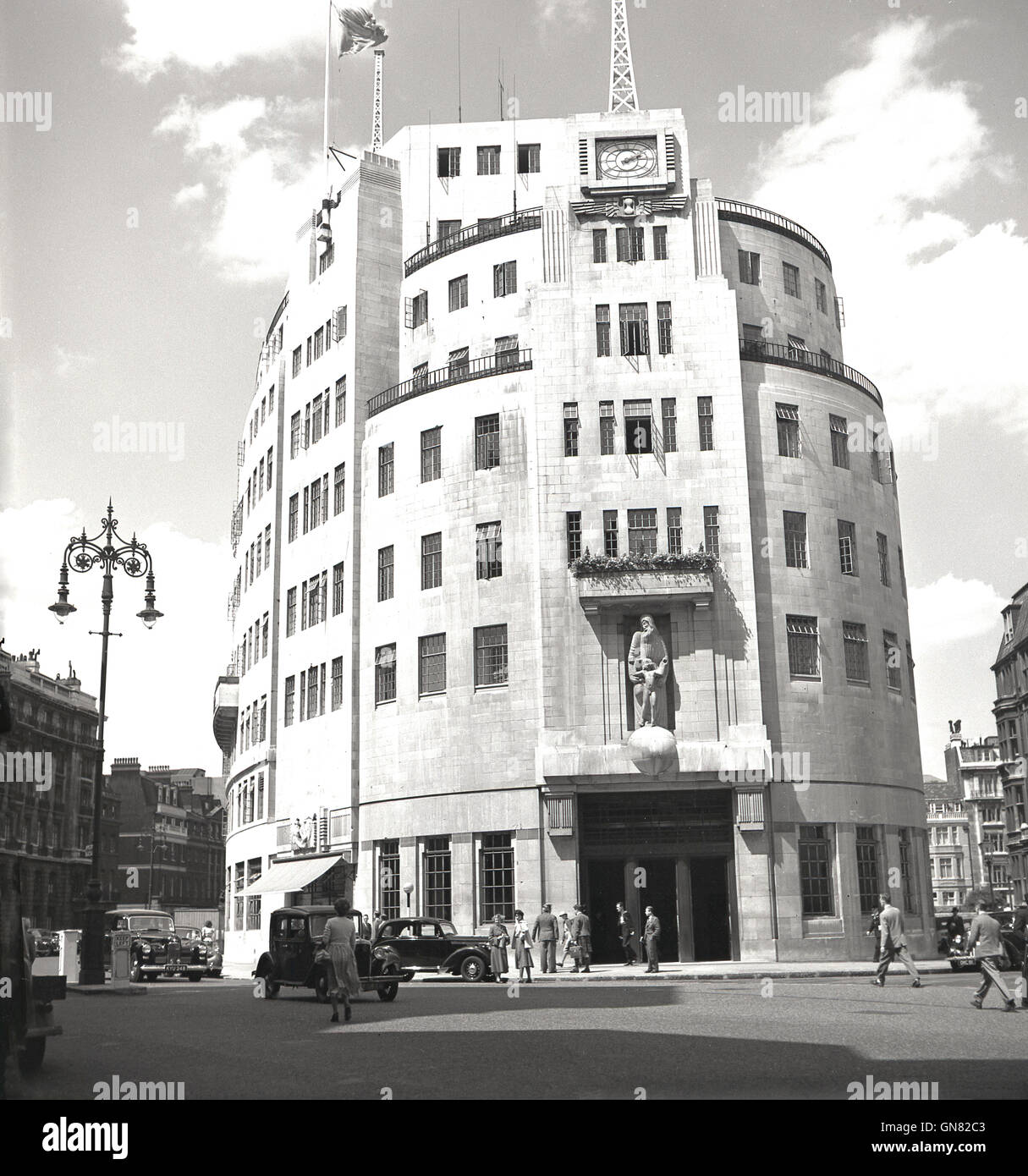 1950s historical, exterior of Broadcasting House, Marylebone, London, England, headquarters of the BBC and site of the first radio broadcast March 1932. Stock Photo