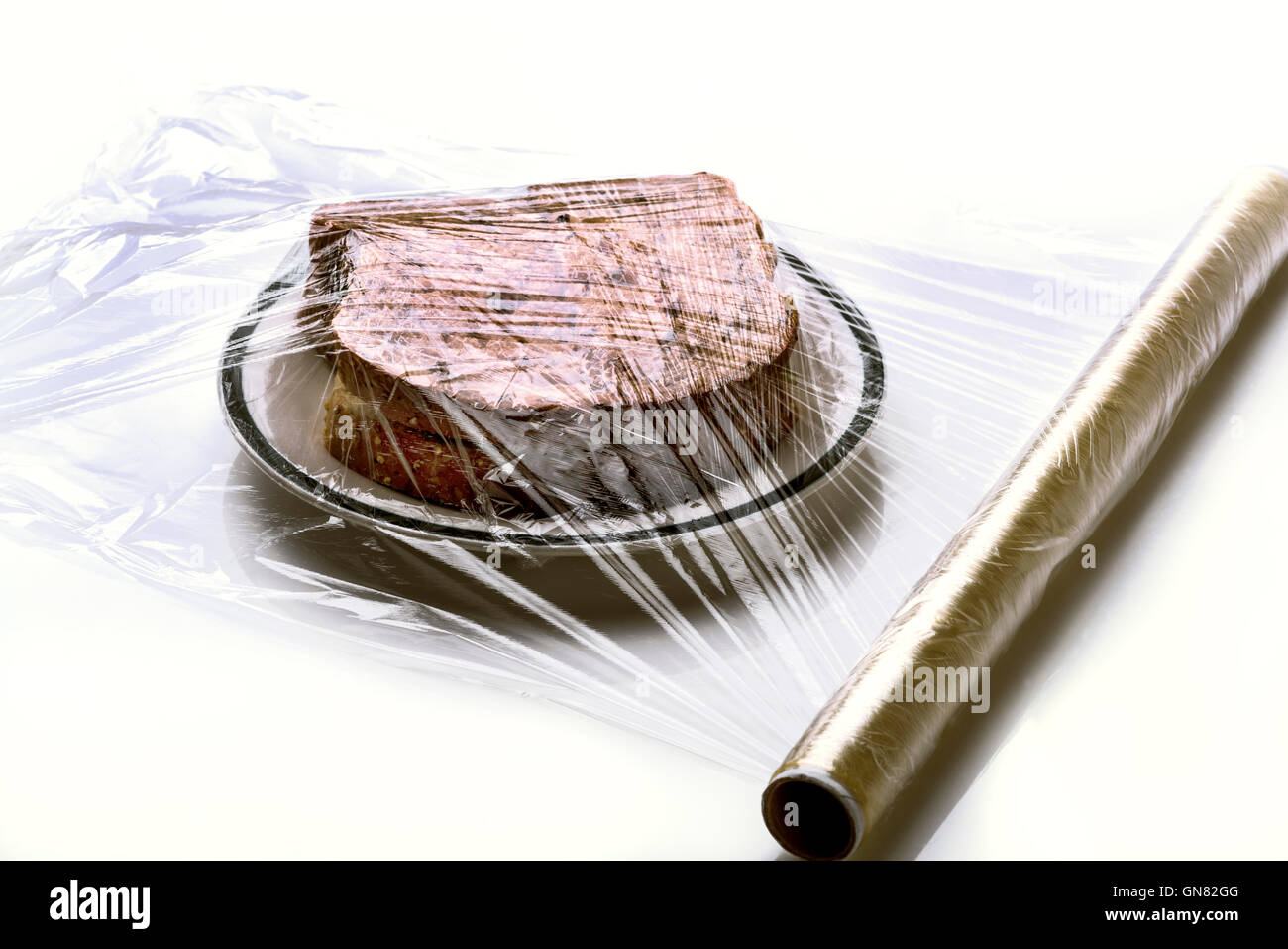 https://c8.alamy.com/comp/GN82GG/sandwich-on-a-plate-being-wrapped-in-cling-film-GN82GG.jpg