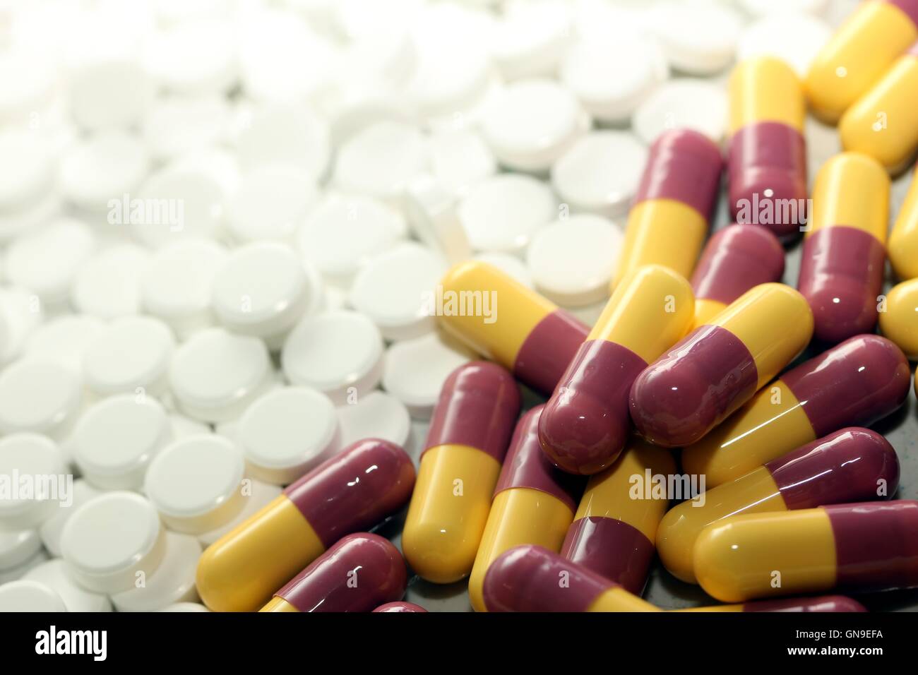 capsules vs tablets Stock Photo Alamy