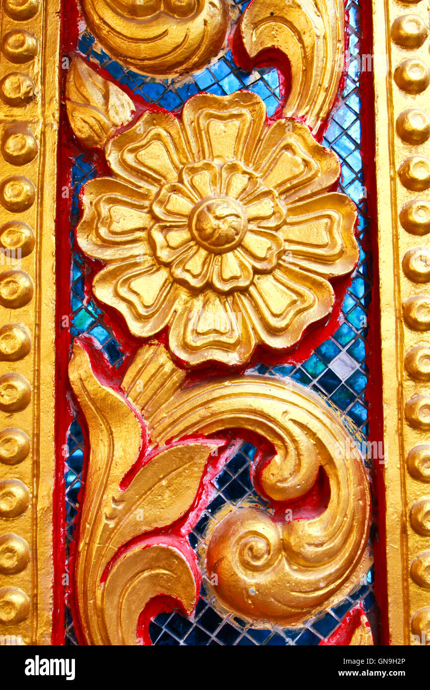 Golden Thai pattern design on temple wall Stock Photo - Alamy