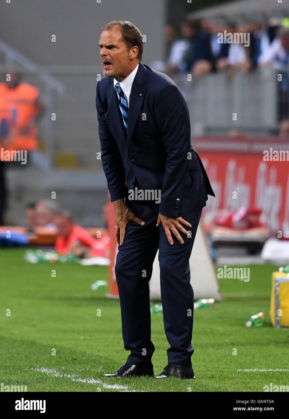 Milan, Italy. 28th Aug, 2016. Inter Milan's head coach Frank De Boer reacts during an Italian Serie A football match against Palermo in Milan, Italy, on Aug. 28, 2016. The match ended with a 1-1 draw. Credit:  Alberto Lingria/Xinhua/Alamy Live News Stock Photo