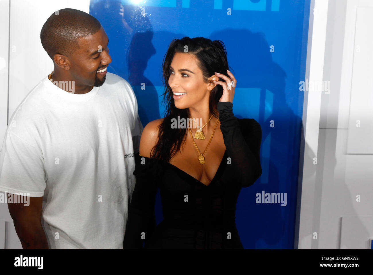 Kim kardashian r hi-res stock photography and images - Alamy