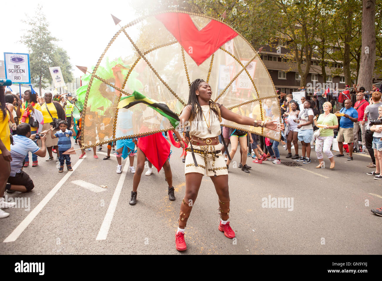Notting hill carnival parade 2016 hi-res stock photography and images ...