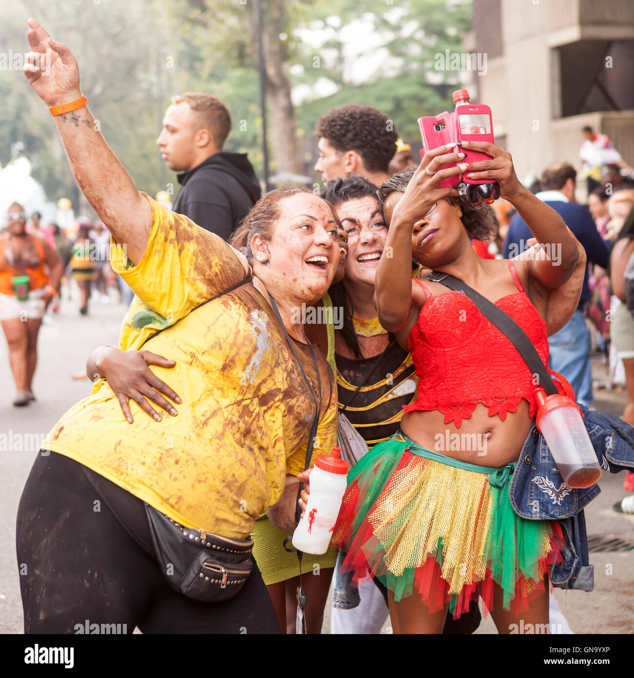 Notting hill carnival parade 2016 hi-res stock photography and images ...