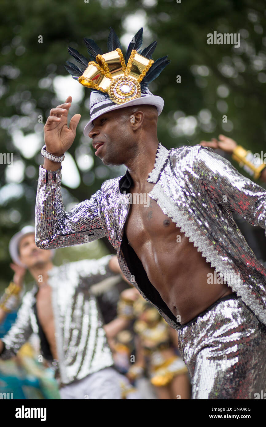 Male samba dancer notting hill hi-res stock photography and images - Alamy
