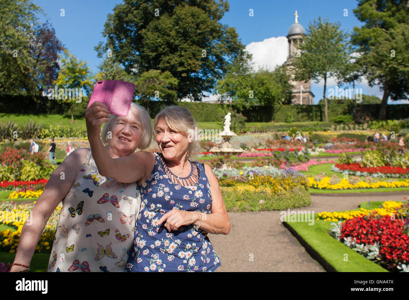 Shrewsbury, Shropshire, UK. 29th August 2016. Two ladies taking a selfie in The Dingle, the famous floral attraction in Shrewsbury’s park. © Richard Franklin/Alamy Live News Credit:  Richard Franklin/Alamy Live News Stock Photo
