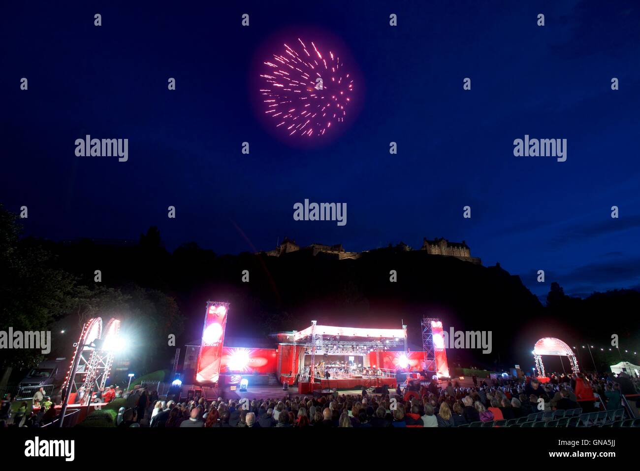 Edinburgh, Scotland, UK. 29th Aug, 2016. The Virgin Money Fireworks Concert concludes the Edinburgh International Festival with music from the Scottish Chamber Orchestra conducted by Kristiina Poska. Fireworks were by Pyrovision. Credit:  Richard Dyson/Alamy Live News Stock Photo