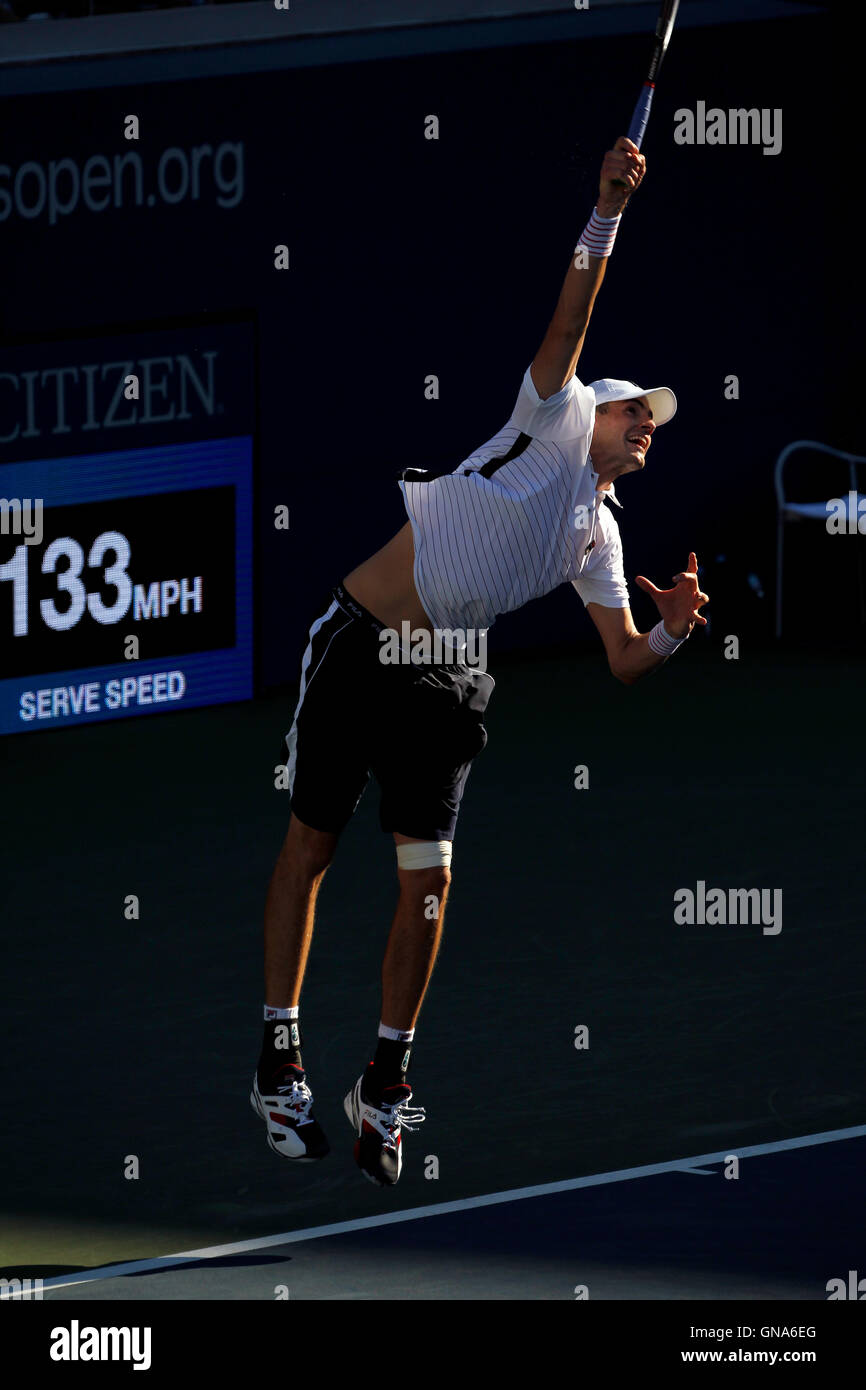 John isner serve hi-res stock photography and images - Alamy