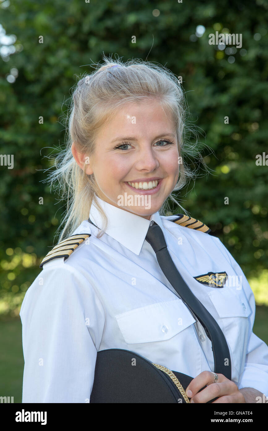 Pilot uniform hi-res stock photography and images - Alamy
