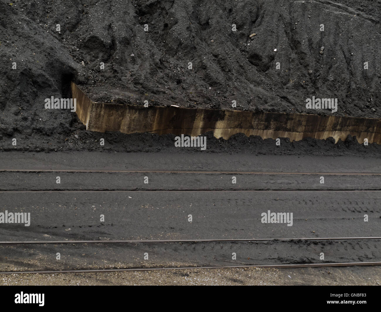 Coal mine train transfer storage site Stock Photo Alamy