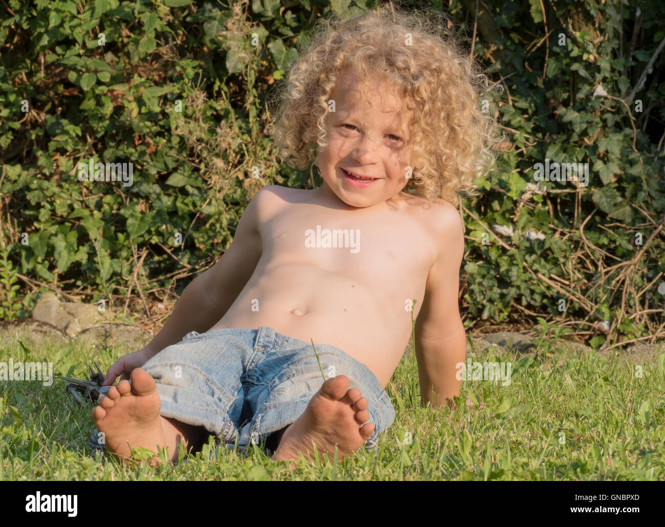 boy kid bowl hair shirtless little blond boy shirtless playing in the garden Stock Photo - Alamy