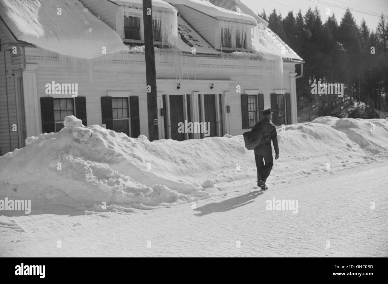 Mailman Delivering Mail after Heavy Snowfall, Rear View, Woodstock, Vermont, USA, Marion Post Wolcott for Farm Security Administration, March 1940 Stock Photo