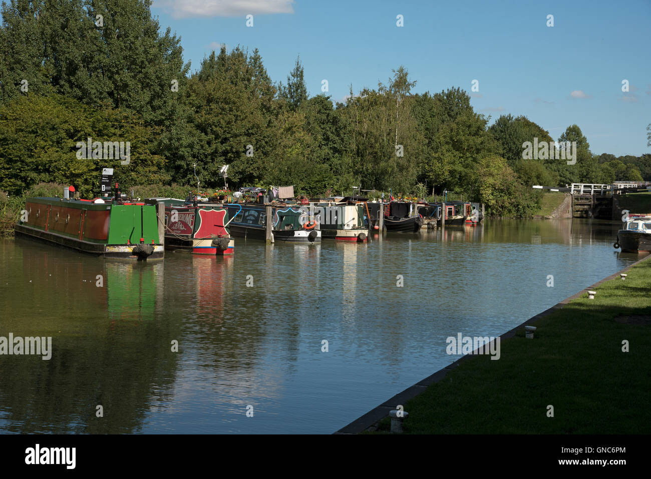 Long term canal moorings hi-res stock photography and images - Alamy