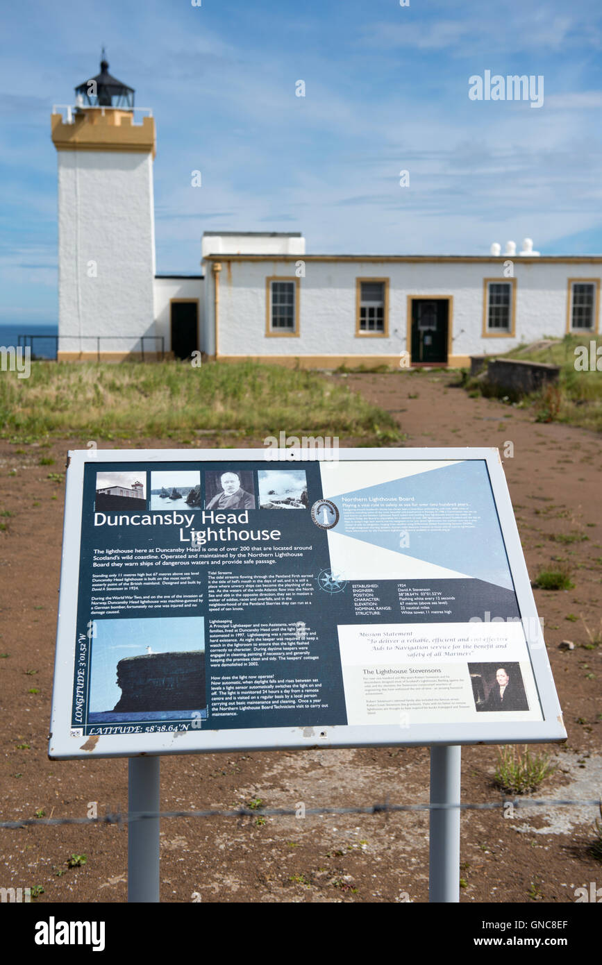 Duncansby Head lighthouse in Scotland, the most north-easterly point of mainland Britain Stock Photo